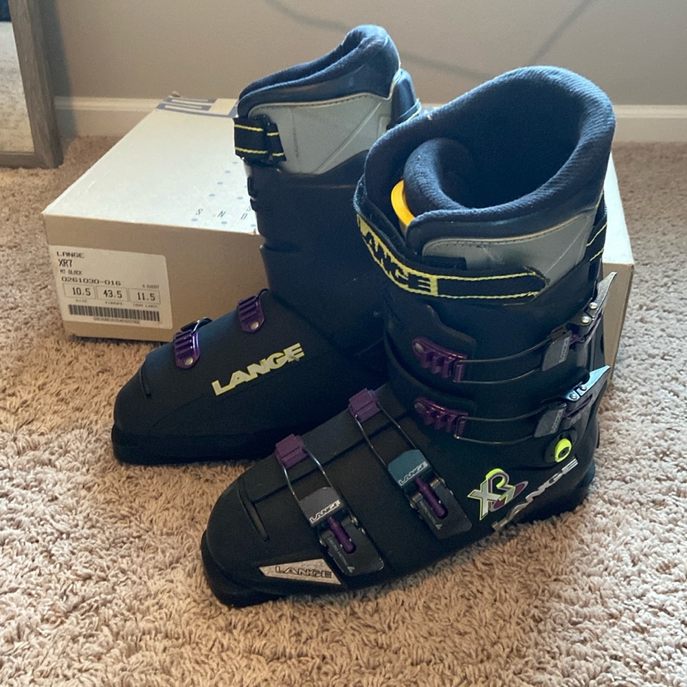 Lange ski boots